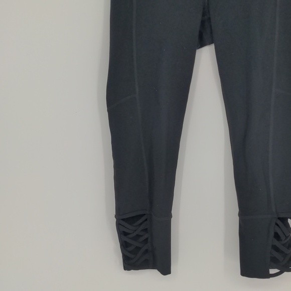 Athleta Mind Over Matter Black Lattice Detail Capri Legging Size Extra Small - Picture 4 of 16